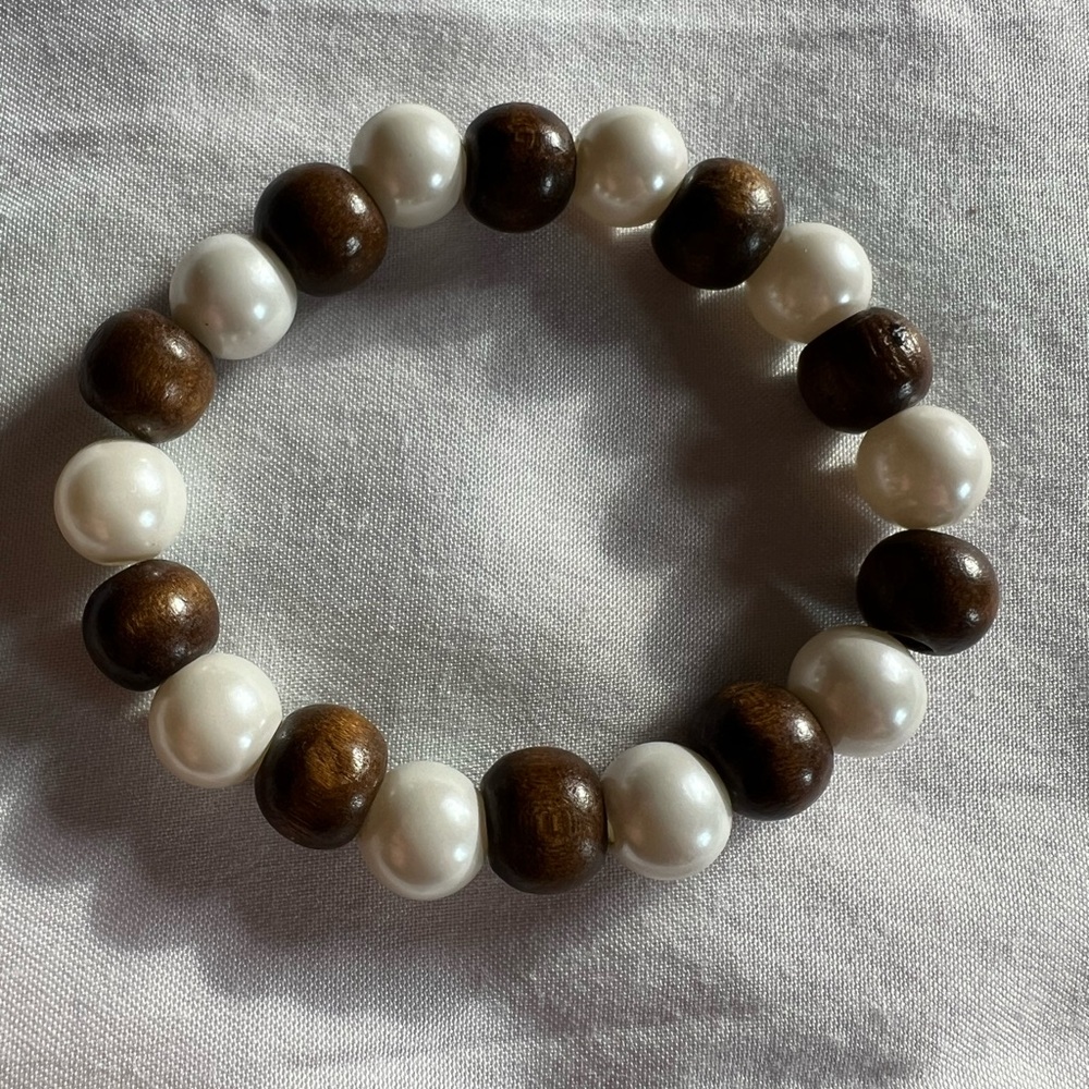 Elegant Brown and Pearl Color Beaded Bracelet